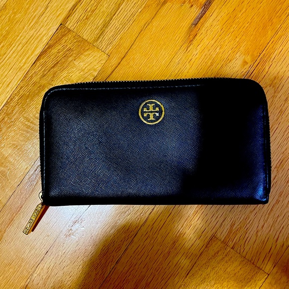 Tory Burch Handbags - Tory Burch wallet